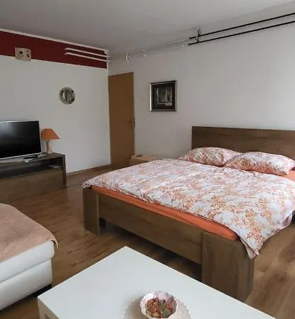 Apartma Tina *